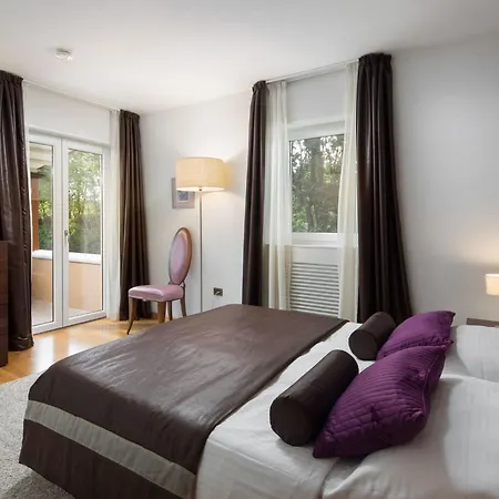 Wunderschoene Ferienvilla Vlastelini By Interhome *