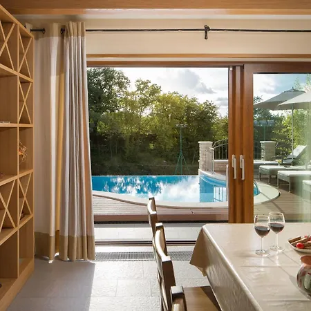 펜션 Wunderschoene Ferienvilla Vlastelini By Interhome