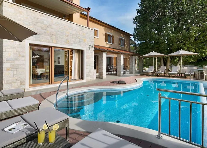 Wunderschoene Ferienvilla Vlastelini By Interhome *