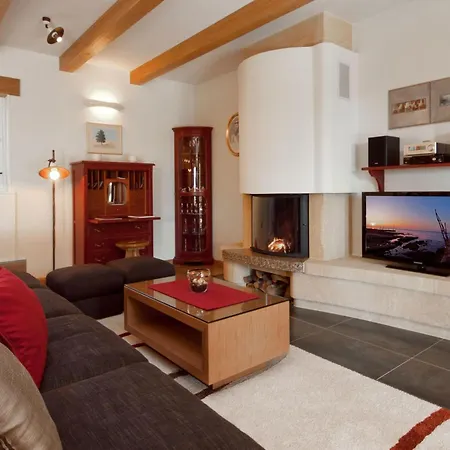 Holiday home Wunderschoene Ferienvilla Vlastelini By Interhome *